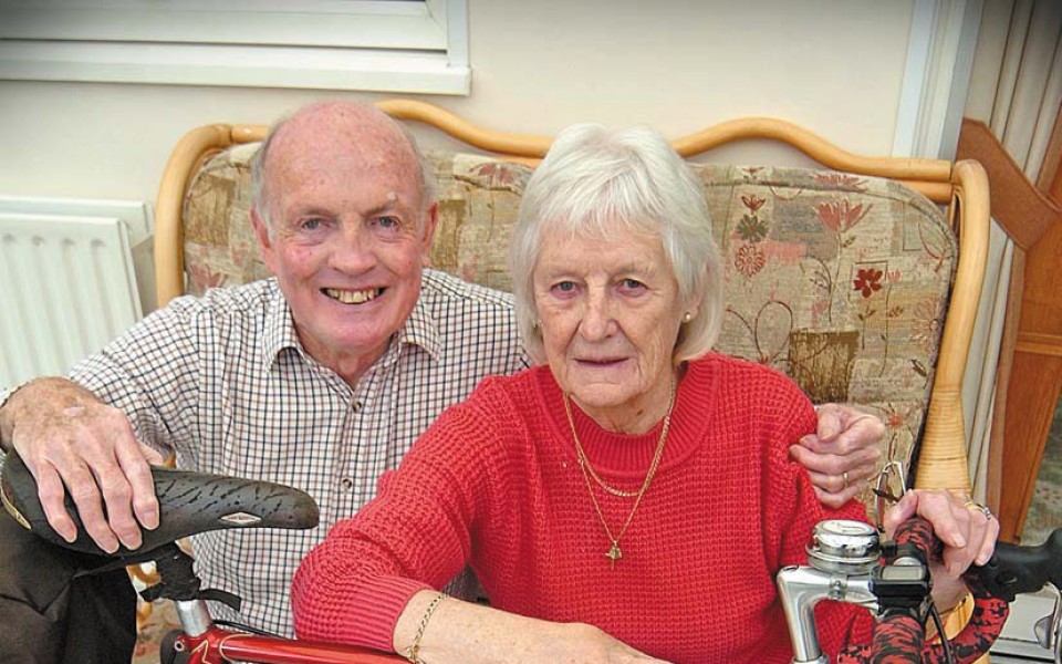 Married cycling couple
