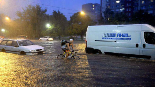 Rain Budapest bike